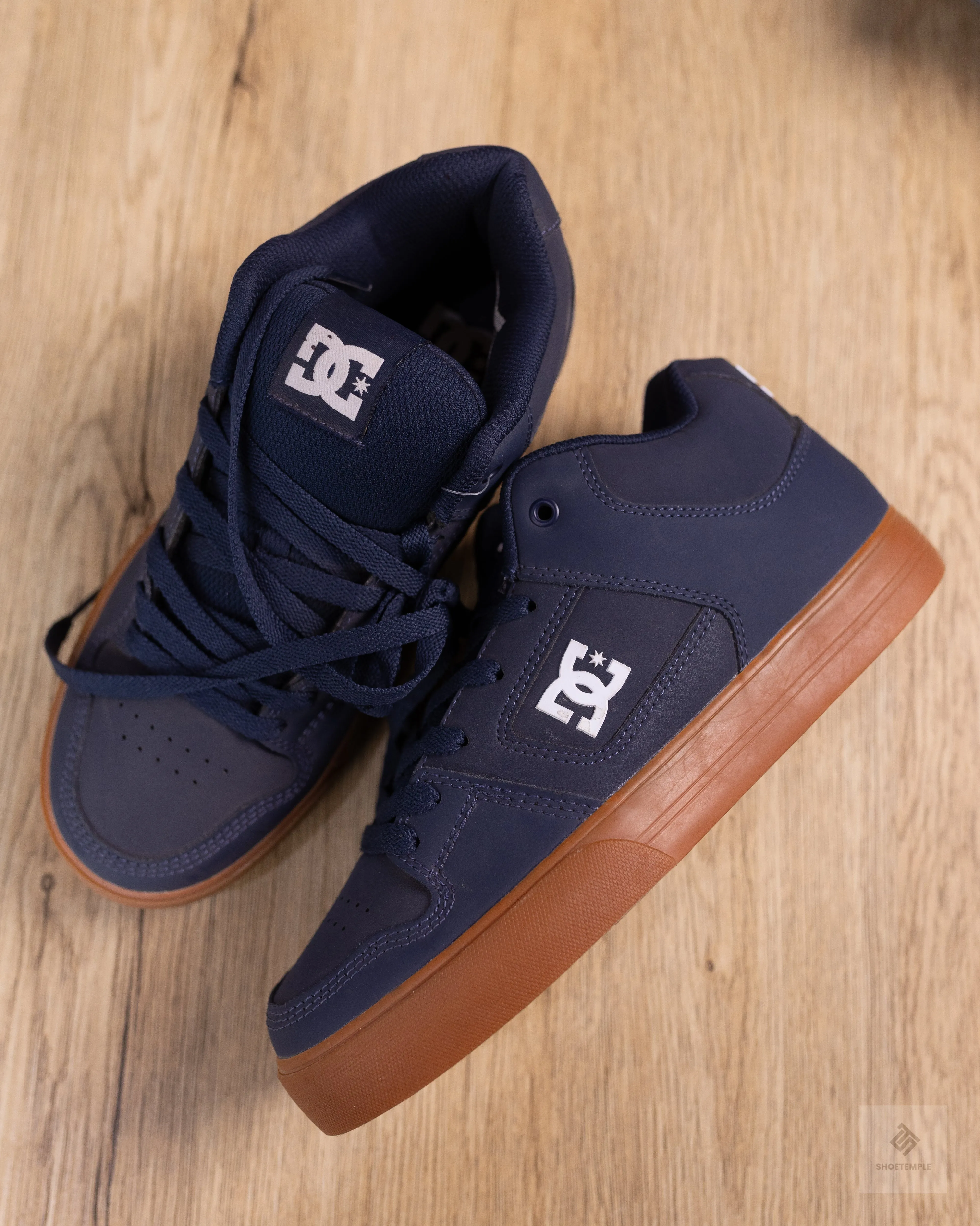 DC High Top Sneaker