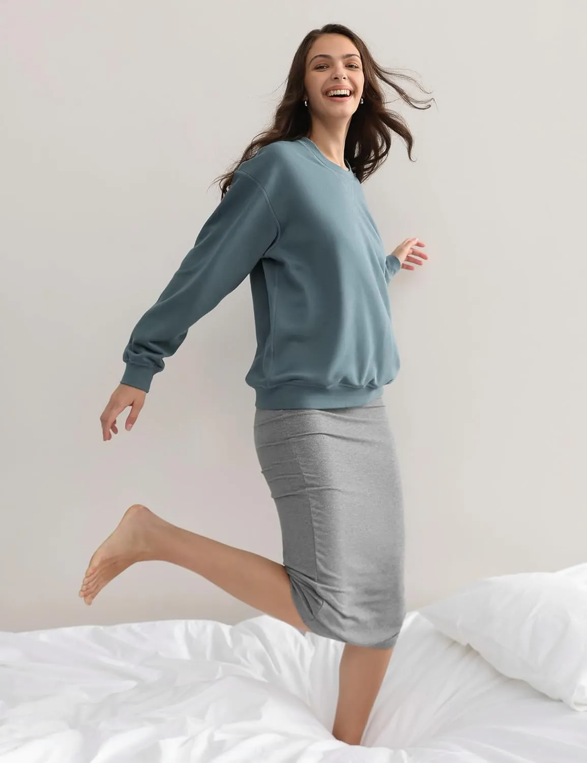 PUMIEY Women's Oversized Sweatshirt Crewneck Long Sleeve Loose Pullover Tops Fall Fashion Airy Collection